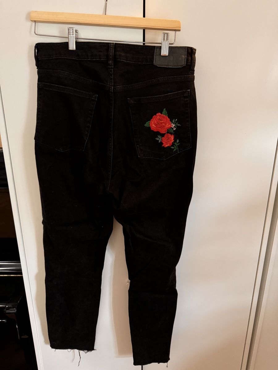 H&M Jeans: Schwarze Jeans mit Rosen H&M 42 – Nuovo (secondo la descrizione) da Richterswil venduto da Manu55555 3