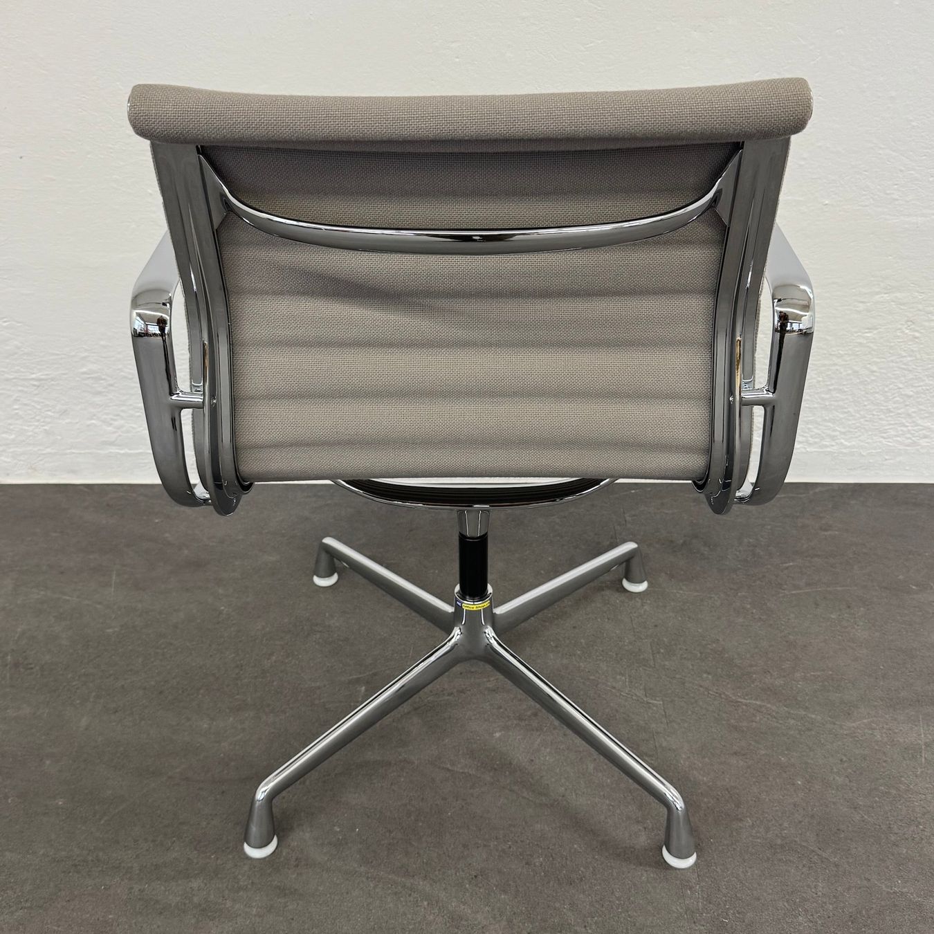 Sedie: Vitra Eames Alu Chair EA108 Hopsak – Usato da Schönenwerd venduto da mcofficeshop 4