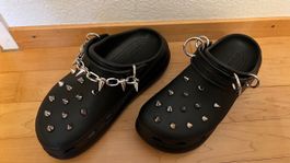 NEU! Crocs Classic Crush Plateau Schwarz mit Nieten/Ketten