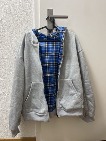 Graues Kaputzenjäckli mit blauem Innenfutter, Gr. M