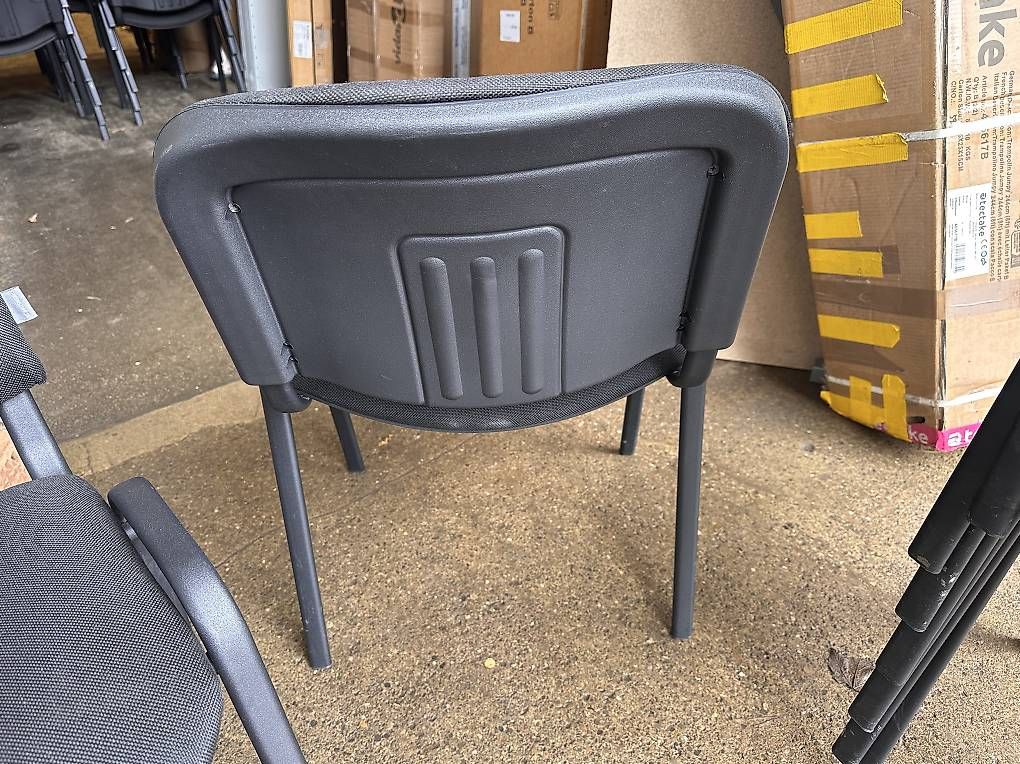 Sedie: %58 Stk schwarze Stapelstühle – Usato da Necker venduto da liq24 4