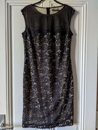 ESPRIT : Robe en dentelle noire sur fond crème L