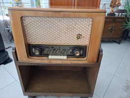 Gepflegter Radio mit Plattenspieler