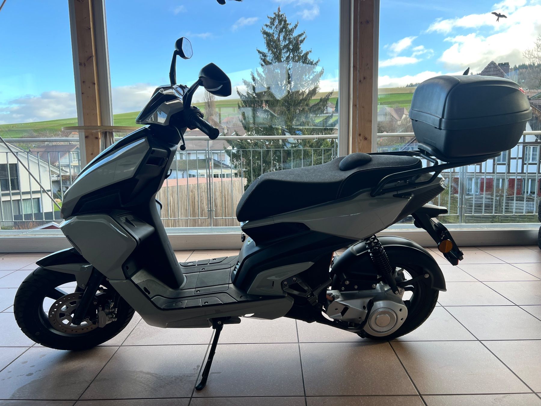 Sonstige: Electro Roller MRB-4 85Km/h 2 Plätzer Inkl. Helmkoffer – Neu (gemäss Beschreibung) aus Bern von No1e