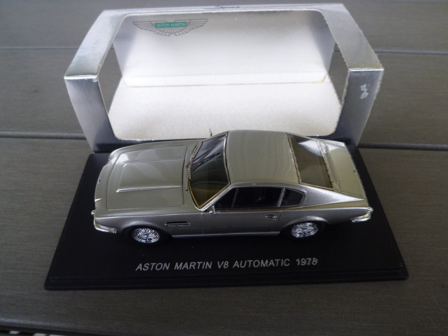 Aston Martin Modellini d'auto: Aston Martin V8 Automatic (1978) – Nuovo e nell'imballaggio originale da Flawil venduto da Imperiosud 4