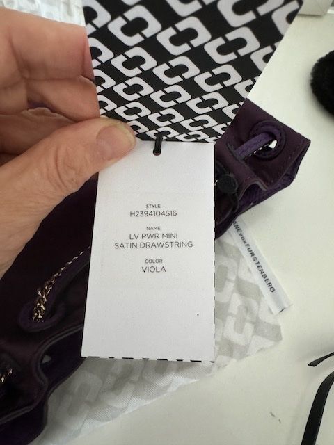 Diane von Furstenberg Taschen: DIANE VON FURSTENBERG Love Power Mini Satin Drawstring Bag – Neu und originalverpackt aus Zuerich von Moochie 3