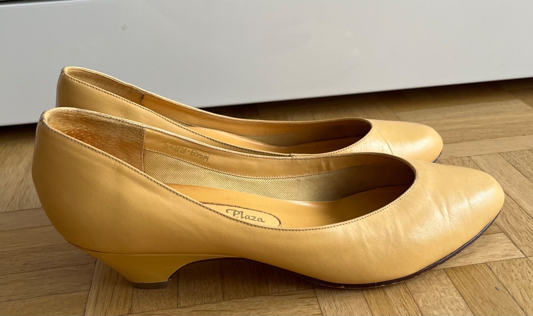 Damenschuhe: Sutton Plaza  shoes in  leather size 38 – Gebraucht aus Chêne-Bougeries von Seetooyoo