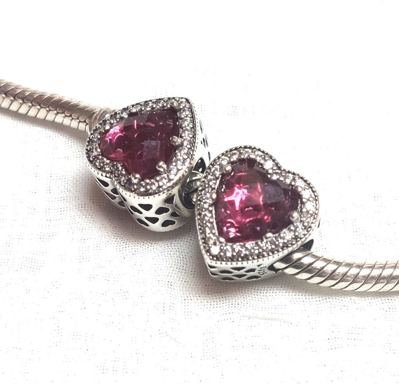 Ciondoli: Charm cœur compatible avec bracelet. – Nuovo e nell'imballaggio originale da Lamboing venduto da qtr_5sg5 5