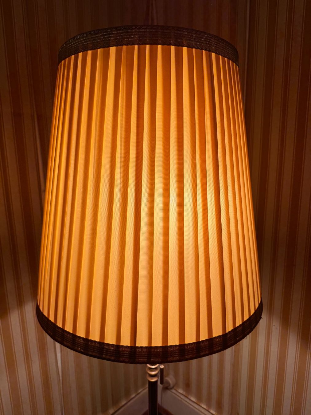 Lampade: antike Stehlampe 165cm – Usato da Muhen venduto da Rockthesh1t 1