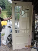 Alte Zimmertüre aus Holz und Glas