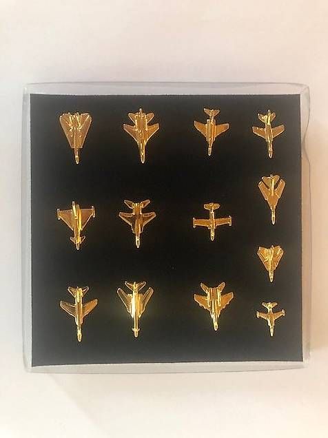 Placchette & Badge: Pins avions à réaction – Usato da Cernier venduto da Mustang28966 1