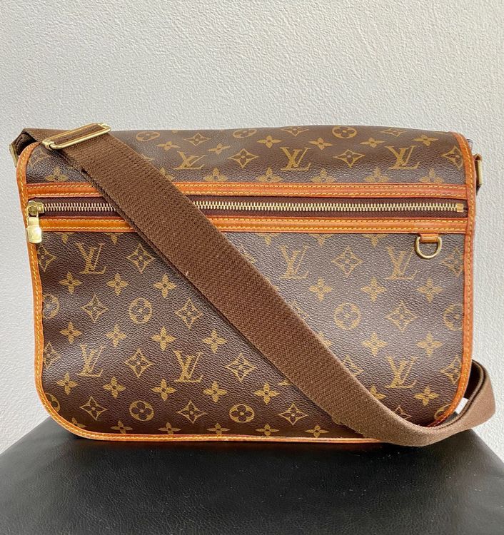 Louis Vuitton Archy Messenger GM