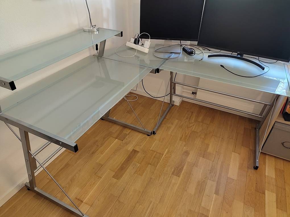 Bureaux: Eckpult mit matten Glasplatten – D'occasion à Bern par ThymianTheHerb 3