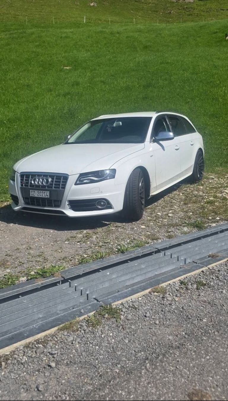 Audi Automobili: Audi S4 Av. 3.0TFSI 400Ps – Usato da Oberiberg venduto da Snusmarkt