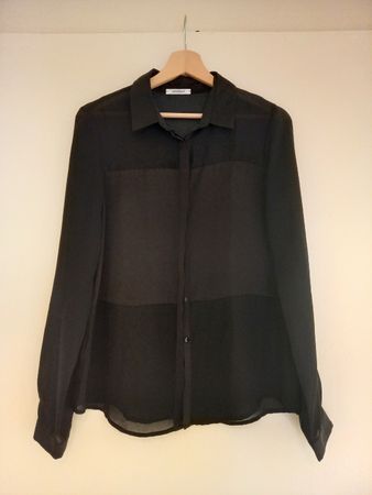 Blouse noire mate et transparente