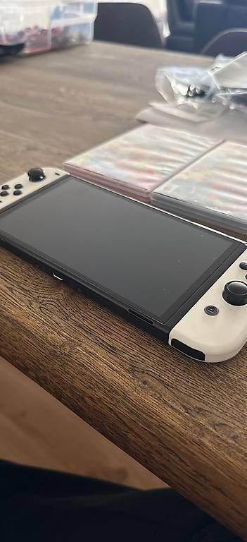 Console: Nintendo Switch OLED White + 4xGames – Usato da Aadorf venduto da Apoly 1