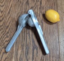 antike Zitronenpresse Limettenpresse aus Aluminiumguss