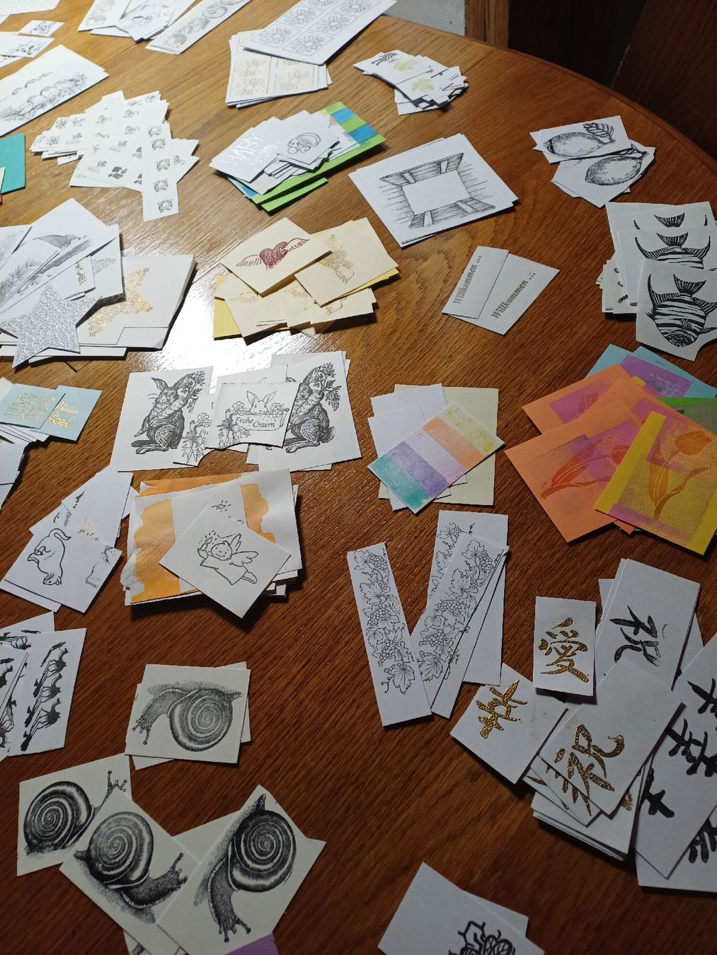 Timbri: Restmaterial Stempel Papier Motive – Usato da Gächliwil venduto da lesidees