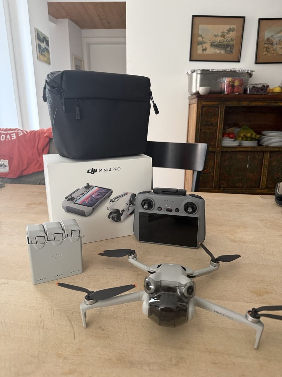 DJI RC Kits de montage: DJI Mini 4 Pro Drone Bundle - Like New Condition – Neuf (Voir description) à Cureglia par jas_89ks