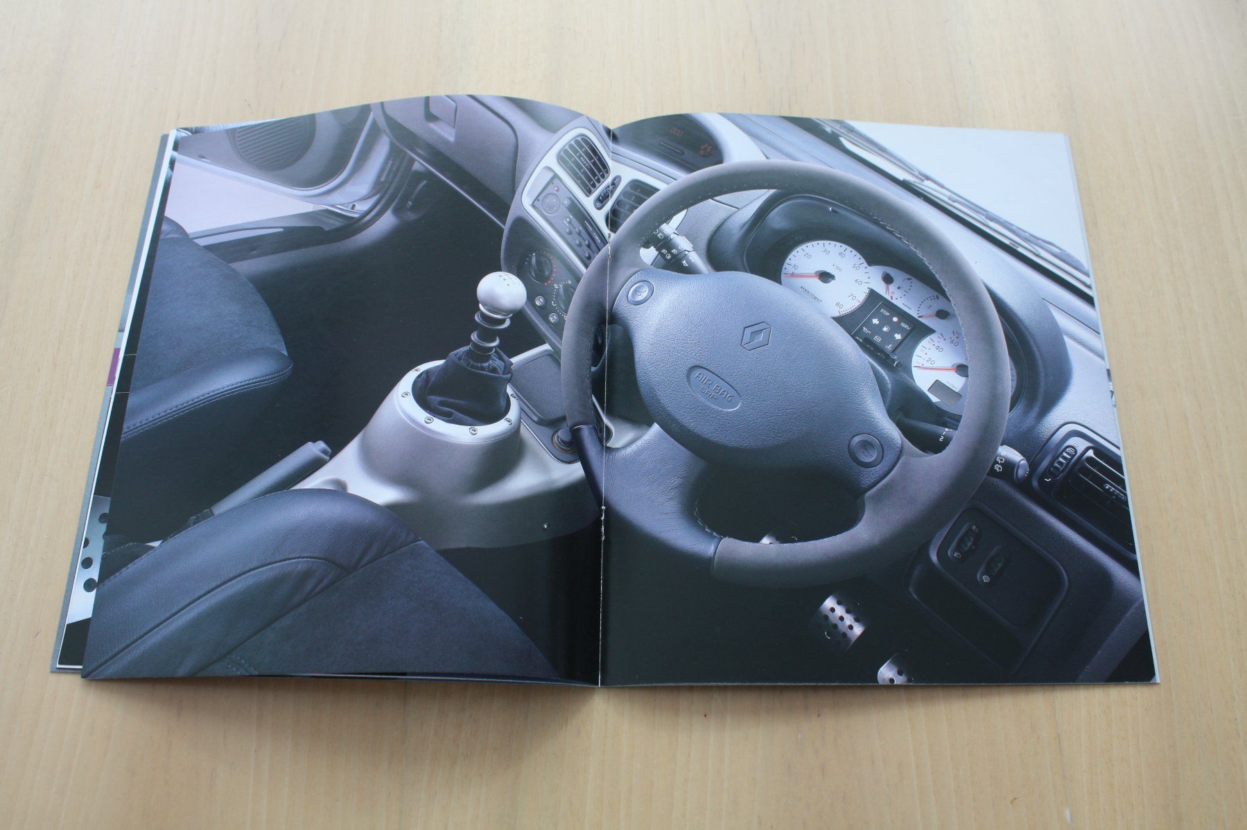 Renault Dokumente: Renault Sport Clio V6 Prospekt 2/2001 – Gebraucht aus Wikon von erwin400 4