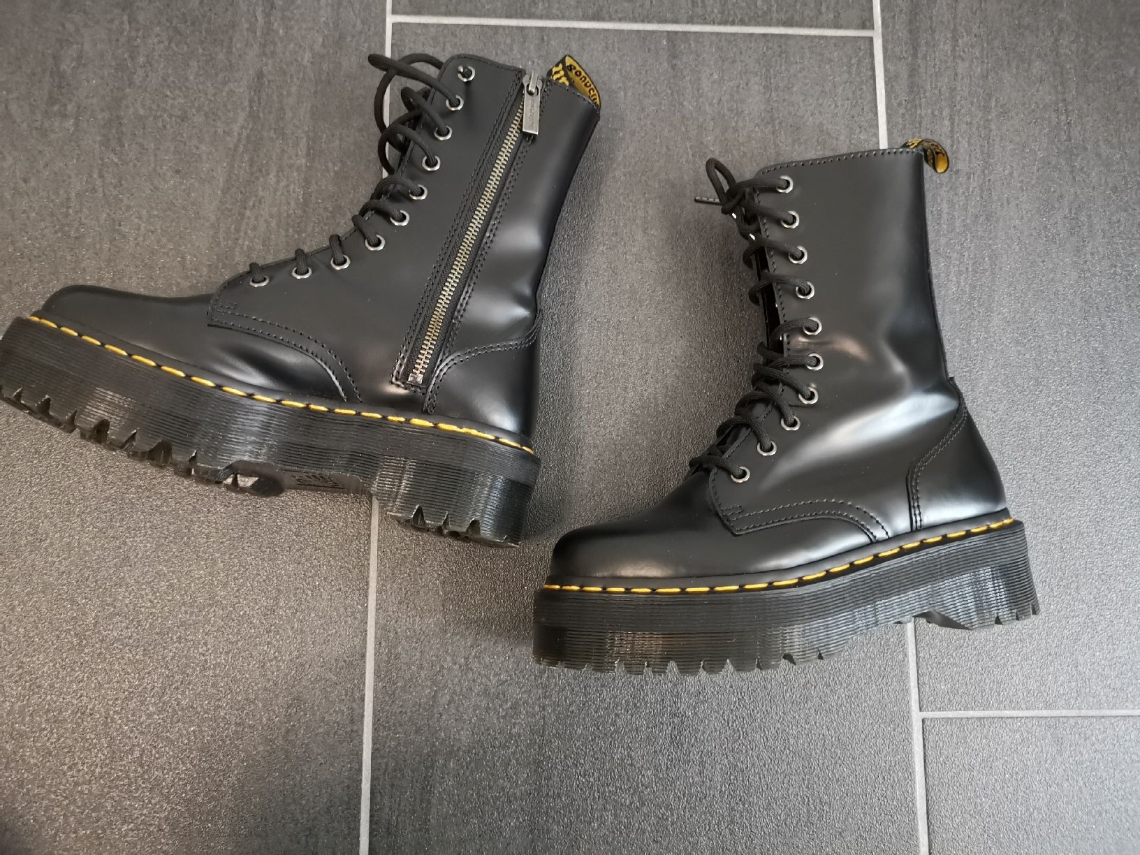 Dr. Martens Scarpe da uomo: Dr. Martens JADON HI - Versand möglich – Nuovo (secondo la descrizione) da Matzendorf venduto da hauli2
