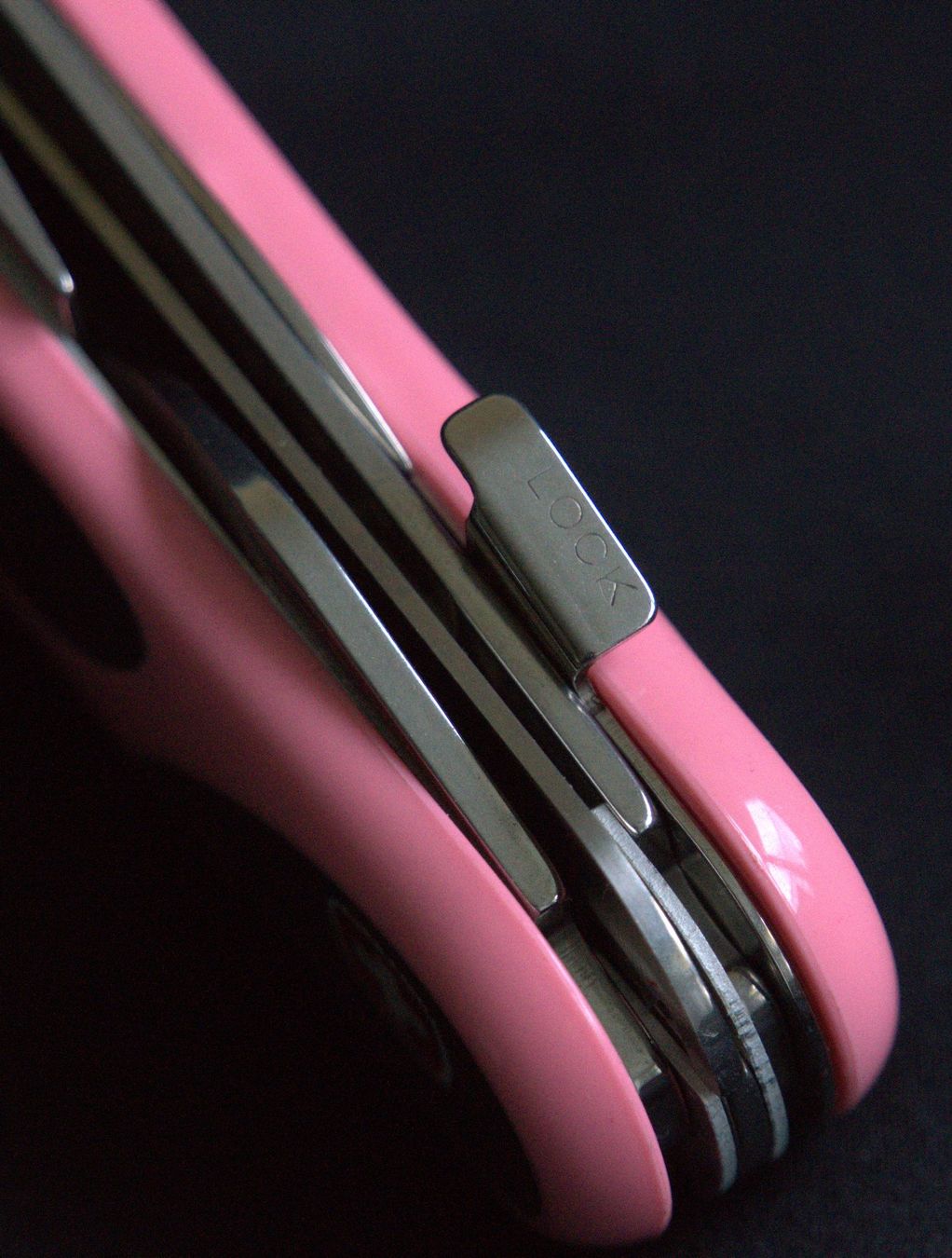 Wenger Taschenmesser: Wenger  Evolution S13 Rosa. Neu. Mit Klingen Arretierung. – Neu und originalverpackt aus Thun von Dl3604 1