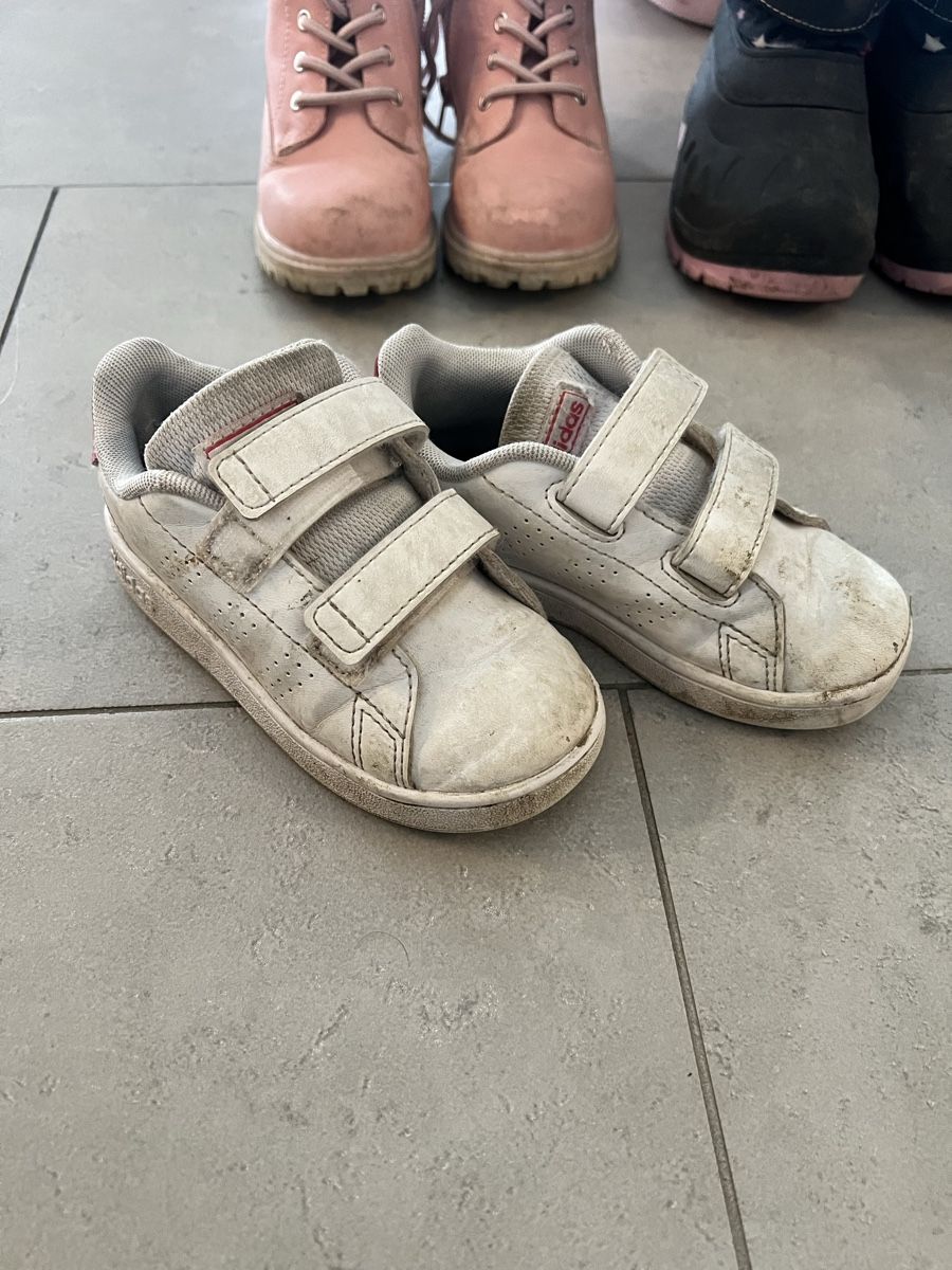 Adidas Scarpe per ragazze: Schuhe für Mädchen, Grösse 25 – Usato da Inwil venduto da rene_st 1