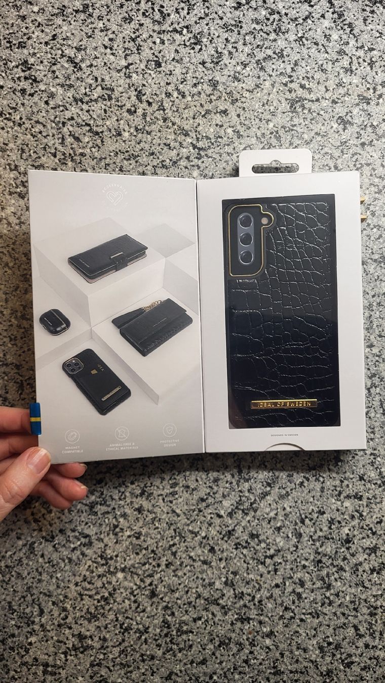Samsung Cover & Protezioni schermo: Samsung Galaxy S21 cover – Nuovo e nell'imballaggio originale da Tesserete venduto da Cat_b 1