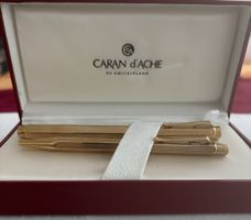 Set penna Caran d'Ache dorato con astuccio originale