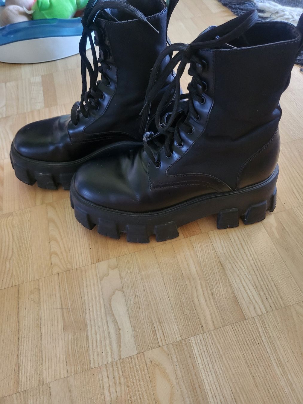 Scarpe da donna: Schwarze Prada Stiefel – Usato da Jona venduto da ramona024