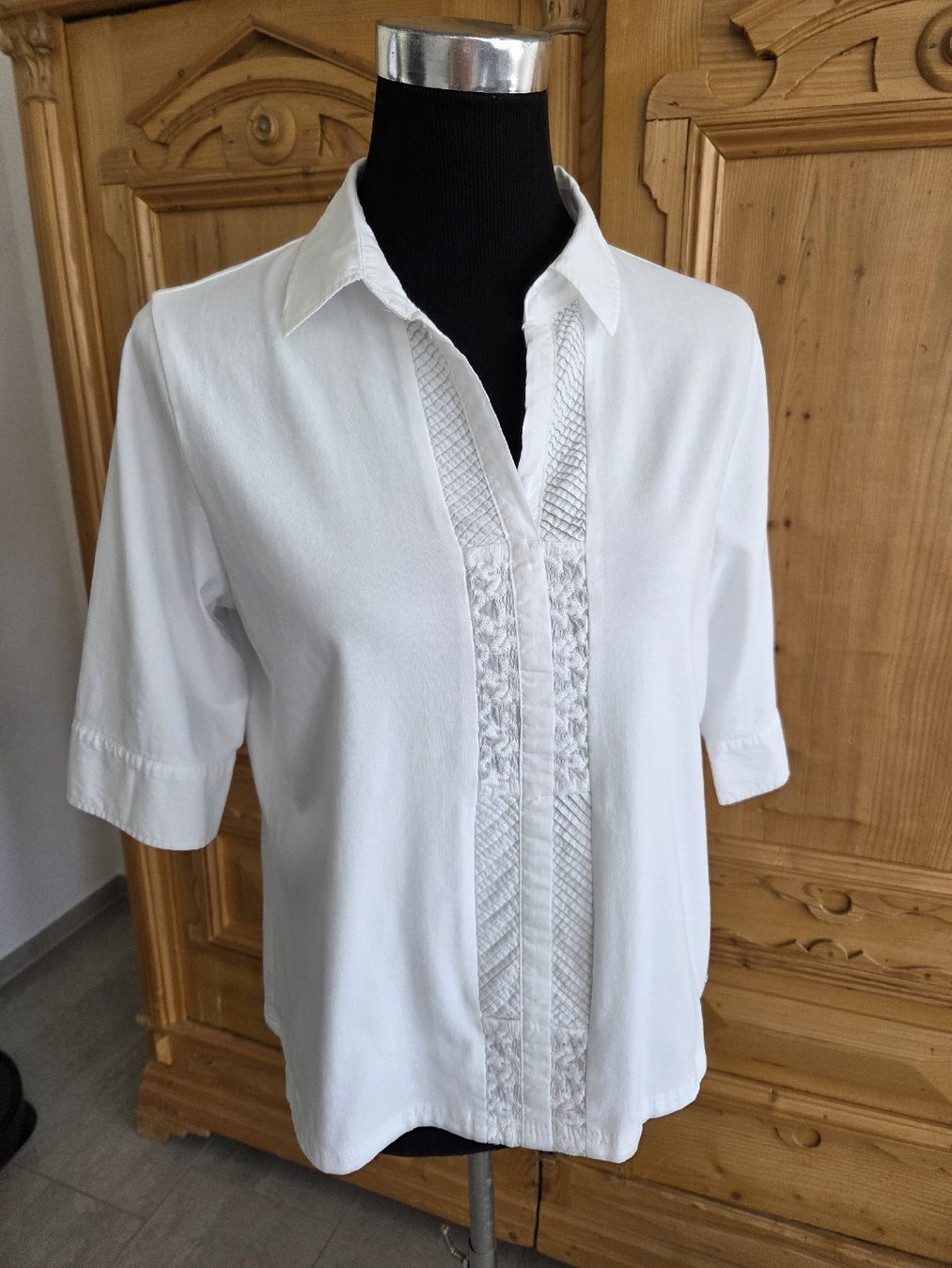 T-shirt: schönes T-Shirt, Blusenshirt, Wallbusch – Usato da Wiesendangen venduto da Sinhuk