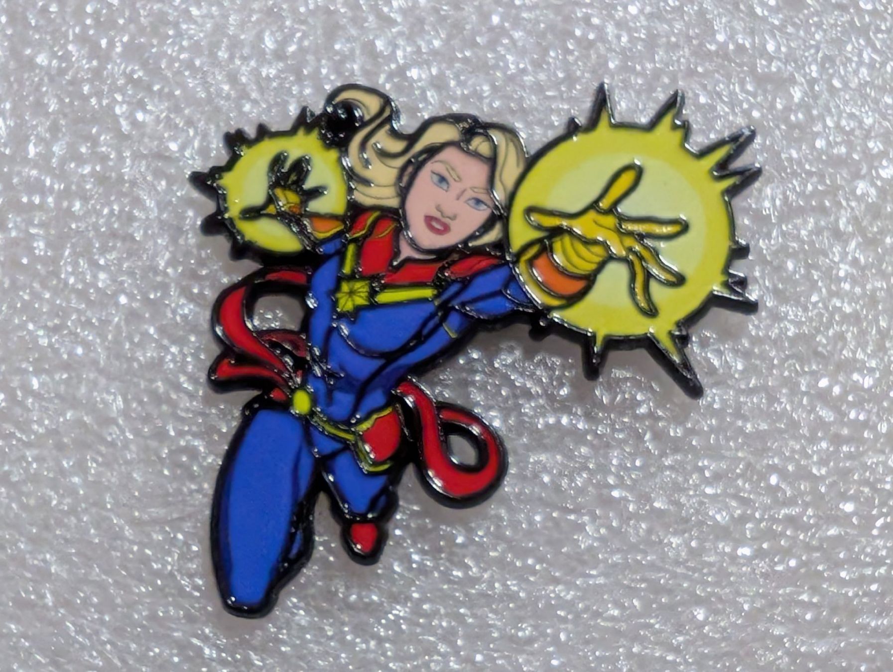Placchette & Badge: Ansteckpin 53: Marvel Avengers Captain Marvel – Usato da Oppligen venduto da Pin-Fall-Shop