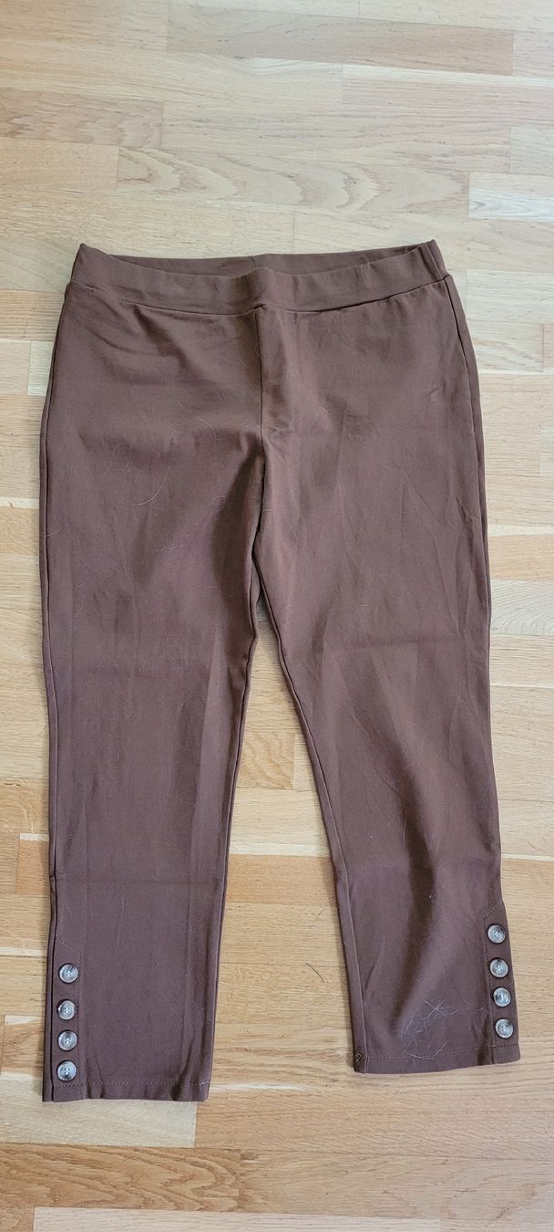 Kleiderpakete: Frühlings-Set: Bluse mit Muster & braune Hose Gr. 44 – Gebraucht aus Stettlen von Moseca 2