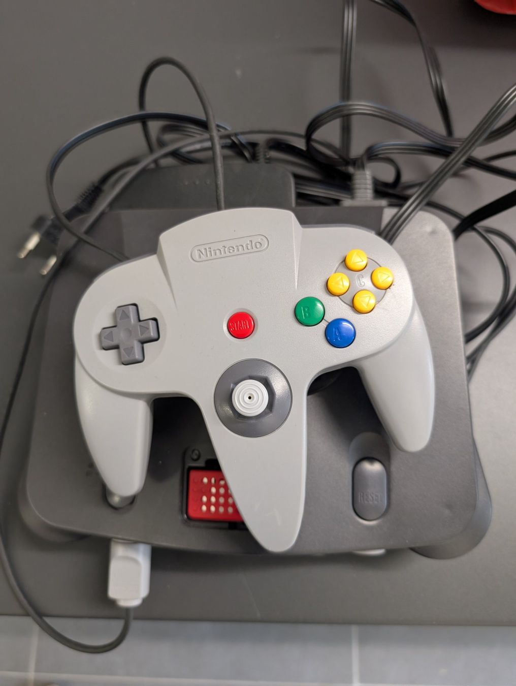Nintendo Console: Nintendo 64 avec manette – Usato da Delémont venduto da ant_ghk7