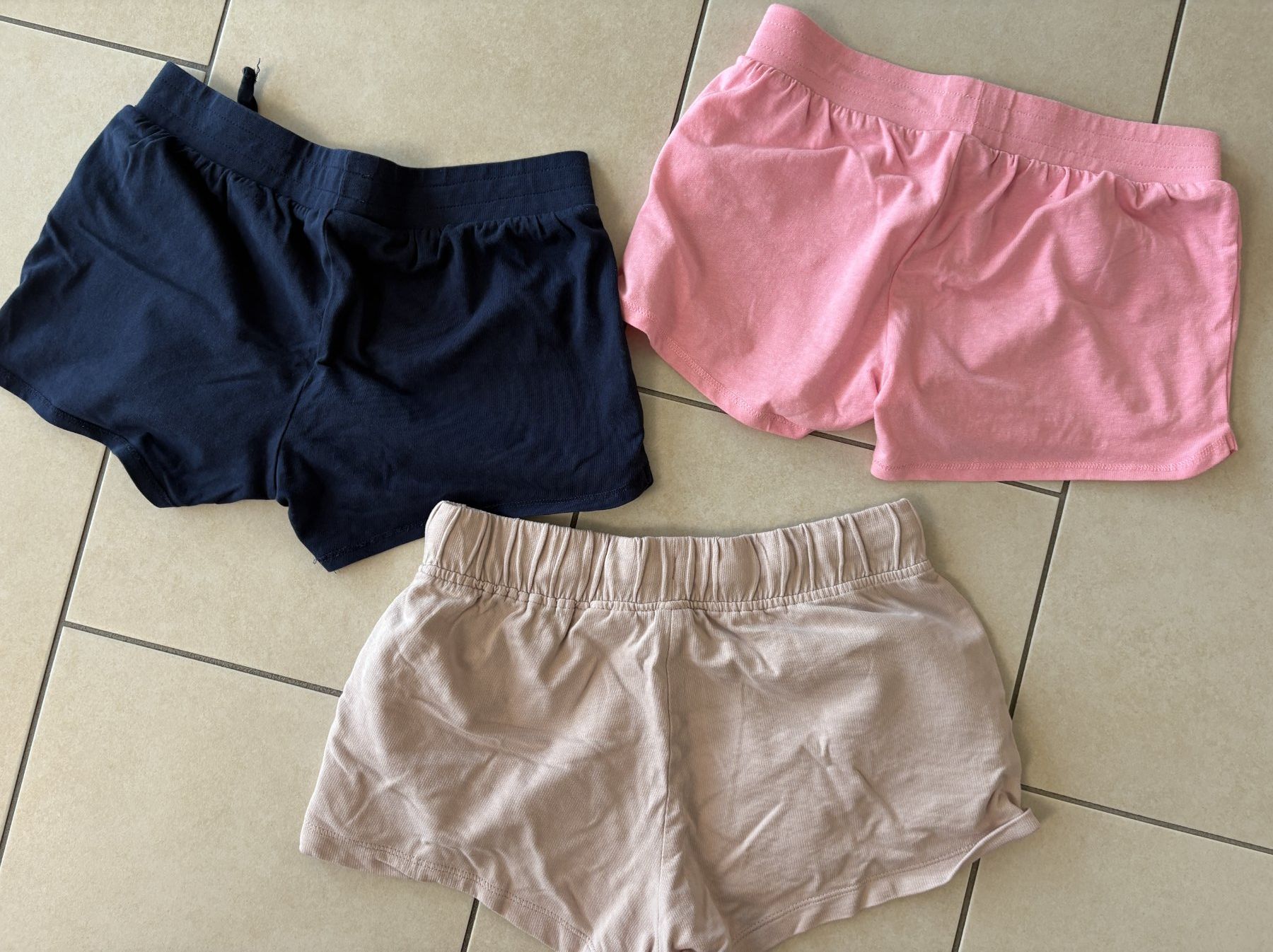 Pantaloni: kurze Turnhosen – Usato da Küssnacht am Rigi venduto da icbicb 5