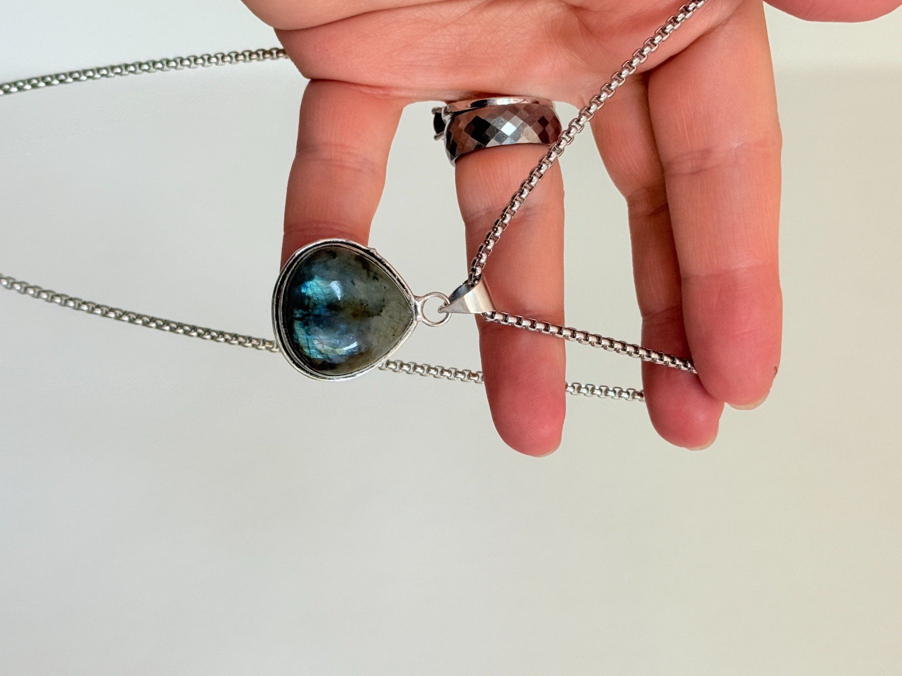 Catenine: Collier avec pendentif Labrodarit ,très tendance! – Nuovo e nell'imballaggio originale da Genève venduto da AWWA 4