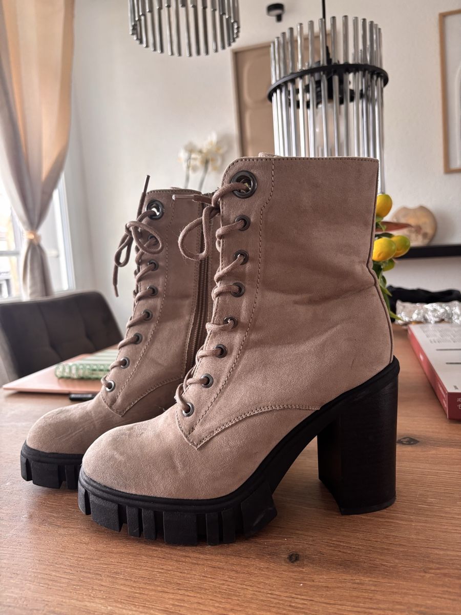 Scarpe da donna: Bottes femme  – Nuovo (secondo la descrizione) da Yverdon-les-Bains venduto da mar_lz9m