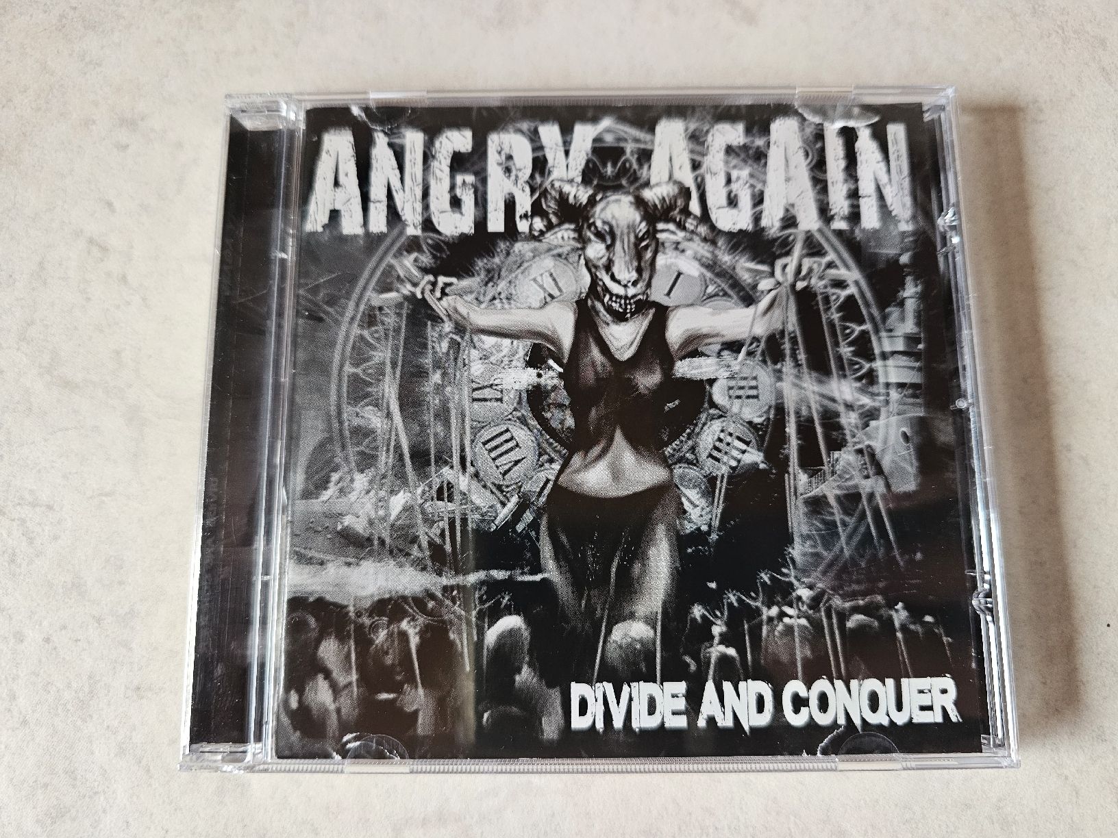 CDs: Angry Again  -  Divide And Conquer  (Rar.) – D'occasion à Schneisingen par backstore24