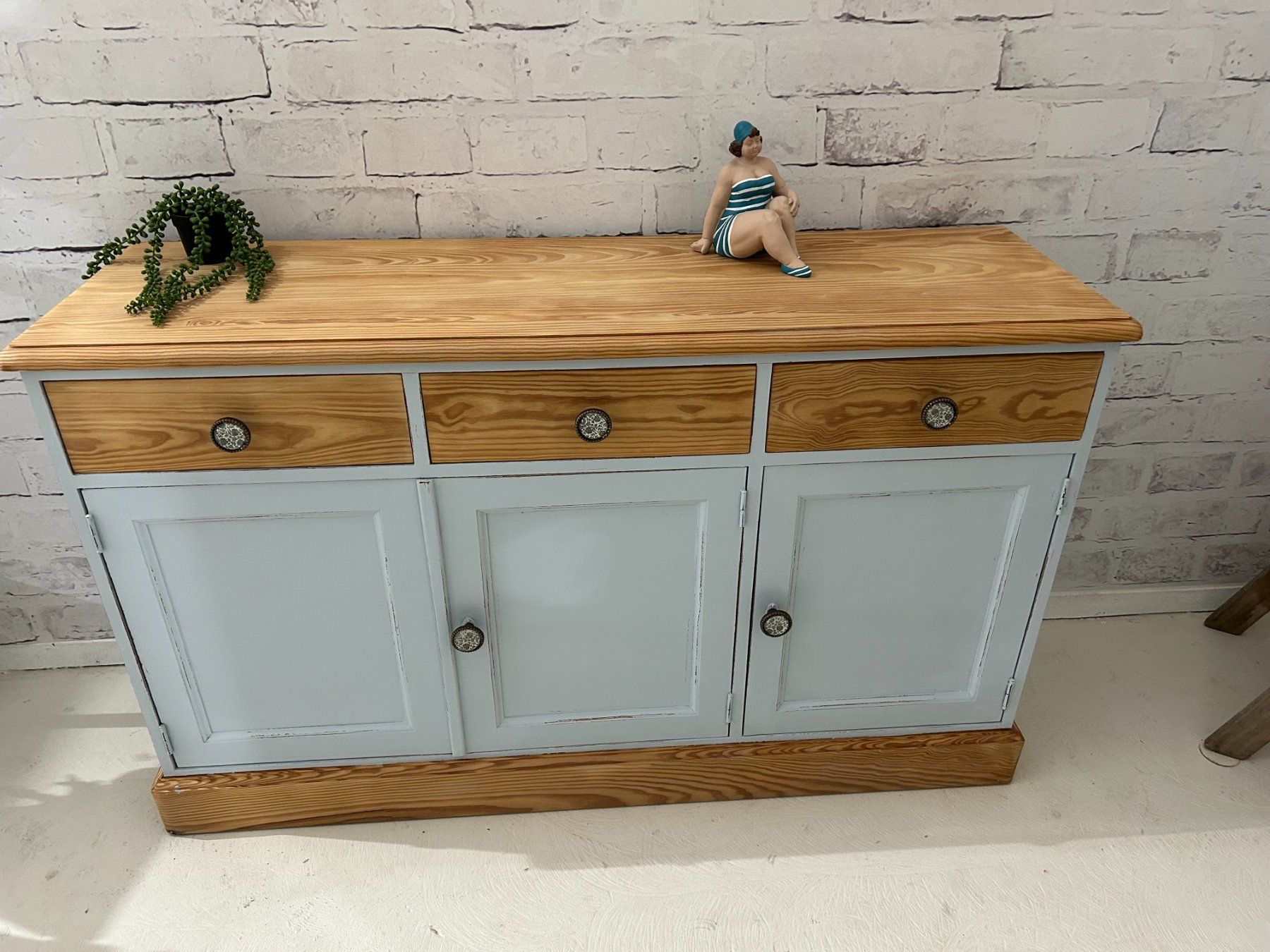 Kommoden: Sideboard Tanne massiv Kommode Buffet restaur. vintage artic – Gebraucht aus Dottikon von beni1204 1
