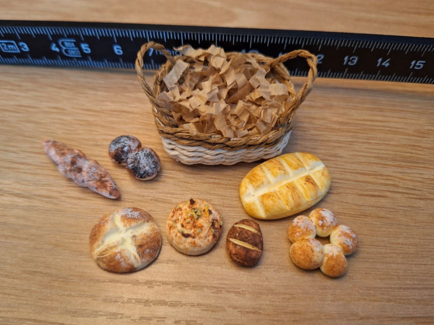 Case e mobili per bambole: Handmade Brotkorb – Nuovo (secondo la descrizione) da Zürich venduto da HandmadeTinyFood 1