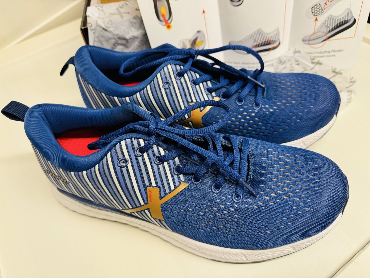 Scarpe da uomo: Chaussures de course Xelero Steadfast, Taille 44, Neuves – Nuovo e nell'imballaggio originale da Brügg BE venduto da Goob 3