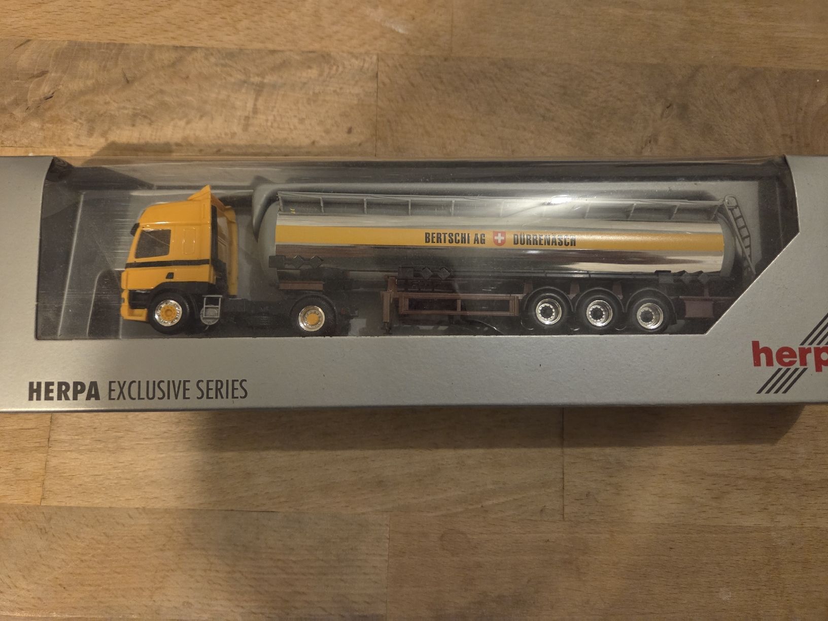 Herpa Modellini d'auto: DAF CF Tankzug Bertschi – Usato da Urdorf venduto da Drutsch