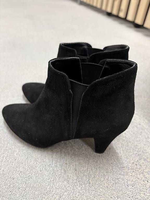Scarpe da donna: Damen Stiefeletten Schwarz – Usato da Bern venduto da May199
