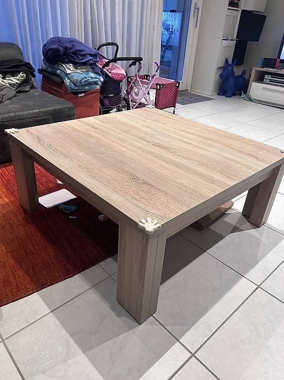 Tavoli: Salontisch 90x90x39 – Usato da Ebikon venduto da Chroenu 1