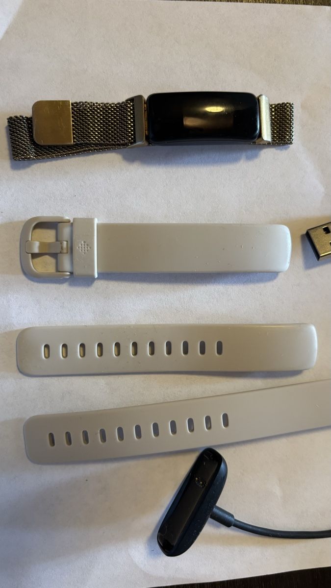 Fitbit Smartwatch: Fitbit Inspire 2 – D'occasion à Roggwil BE par R.. 1