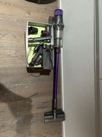 Dyson V11 Absolute Akku-Staubsauger mit Zubehoer defekt! 