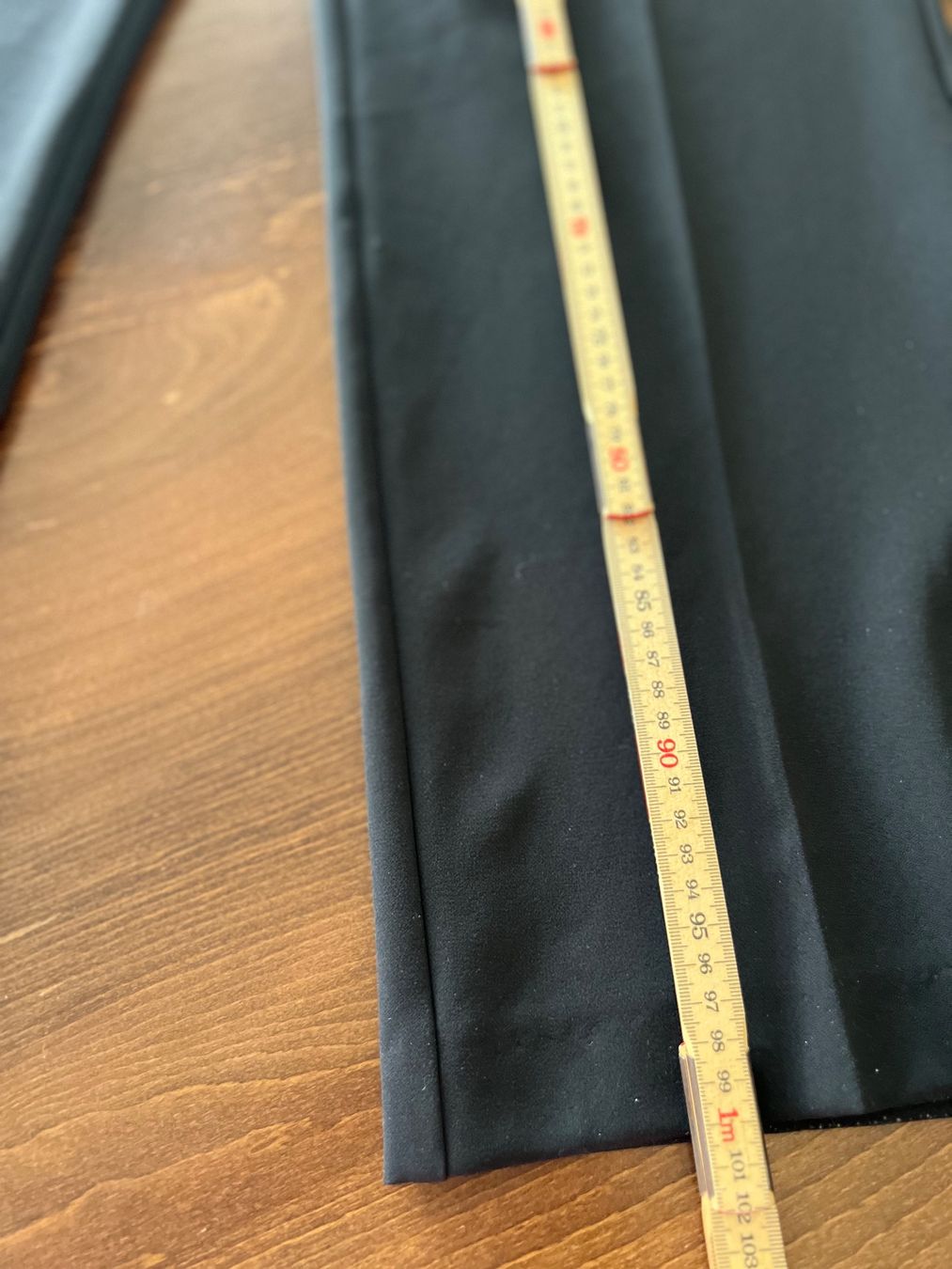 Monari Pantaloni: Monari- Stoffhose schwarz mit Elastikbund Gr. 42 – Usato da Ebmatingen venduto da Mistelu 2