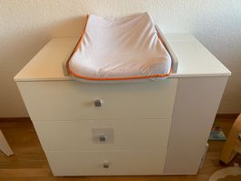 Wickelkommode weiss mit Aufsatz und Regal