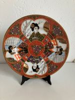 Satsuma Teller Japan, signiert, mit Goldauflage