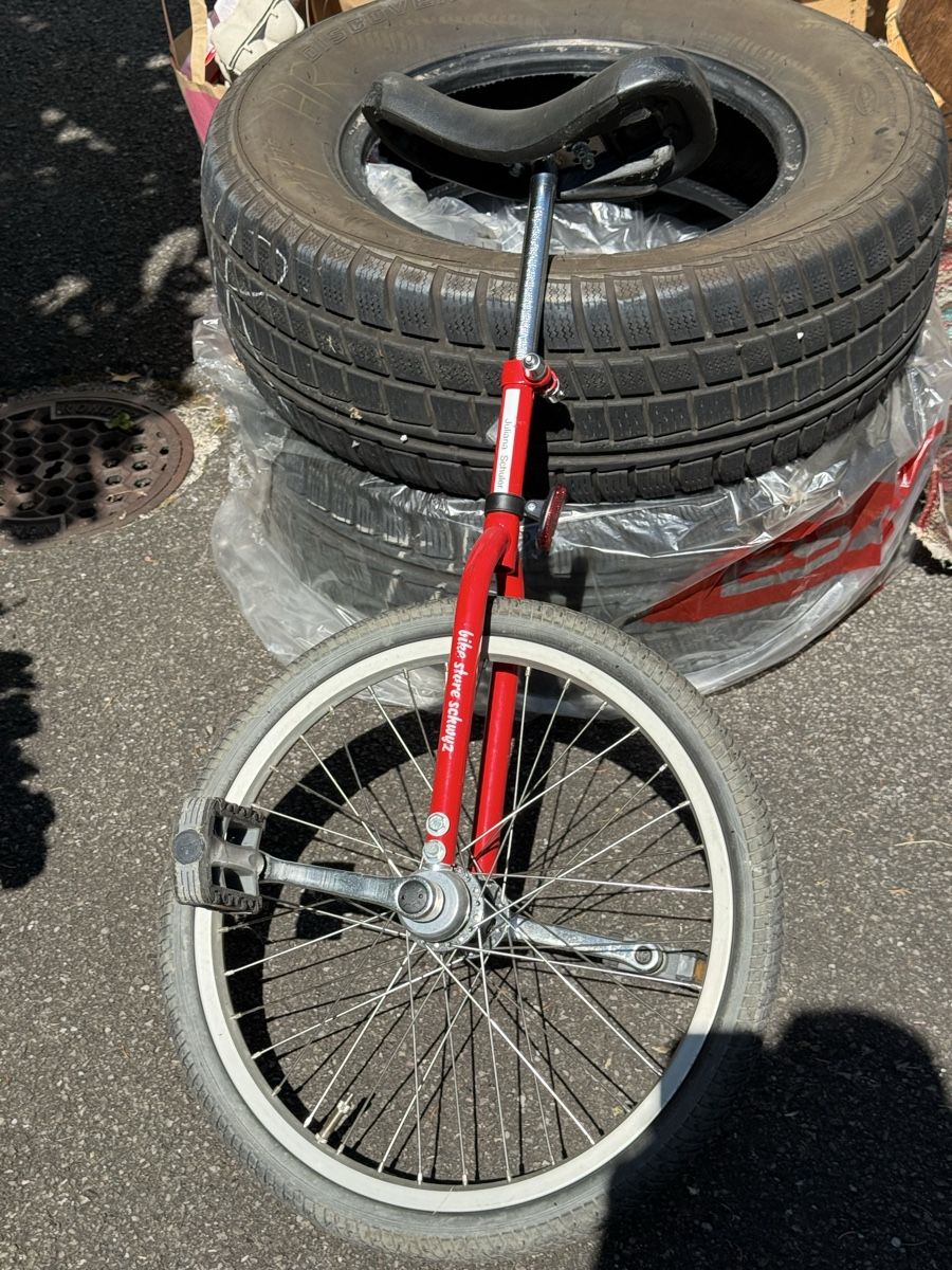 Biciclette: Einrad rot, in gutem Zustand – Usato da Schwyz venduto da Auktionat1 2